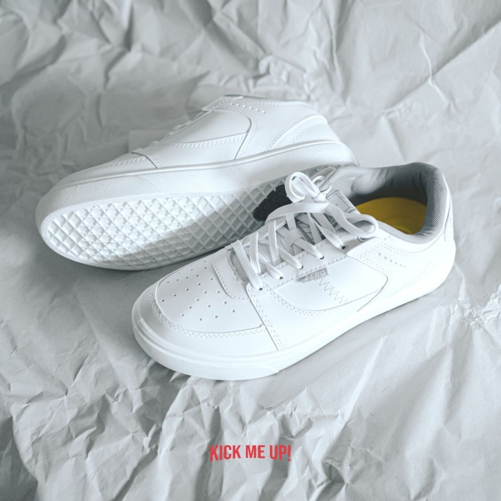 Sepatu AEROSTREET  Hoops White