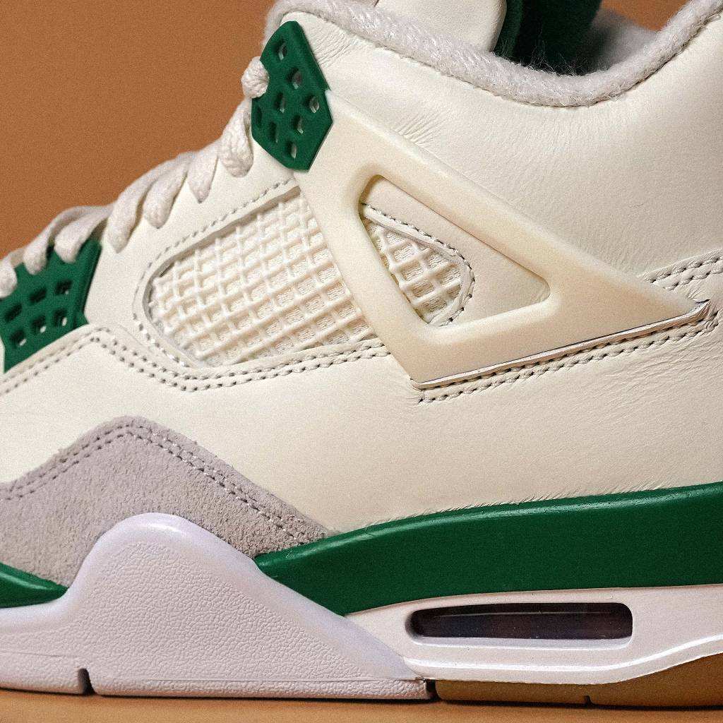 Air Jordan 4 Retro SB Pine Green