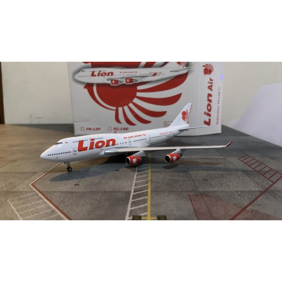 Diecast Pesawat Boeing 747-400 Lion Air PK-LHF 1/400 Phoenix