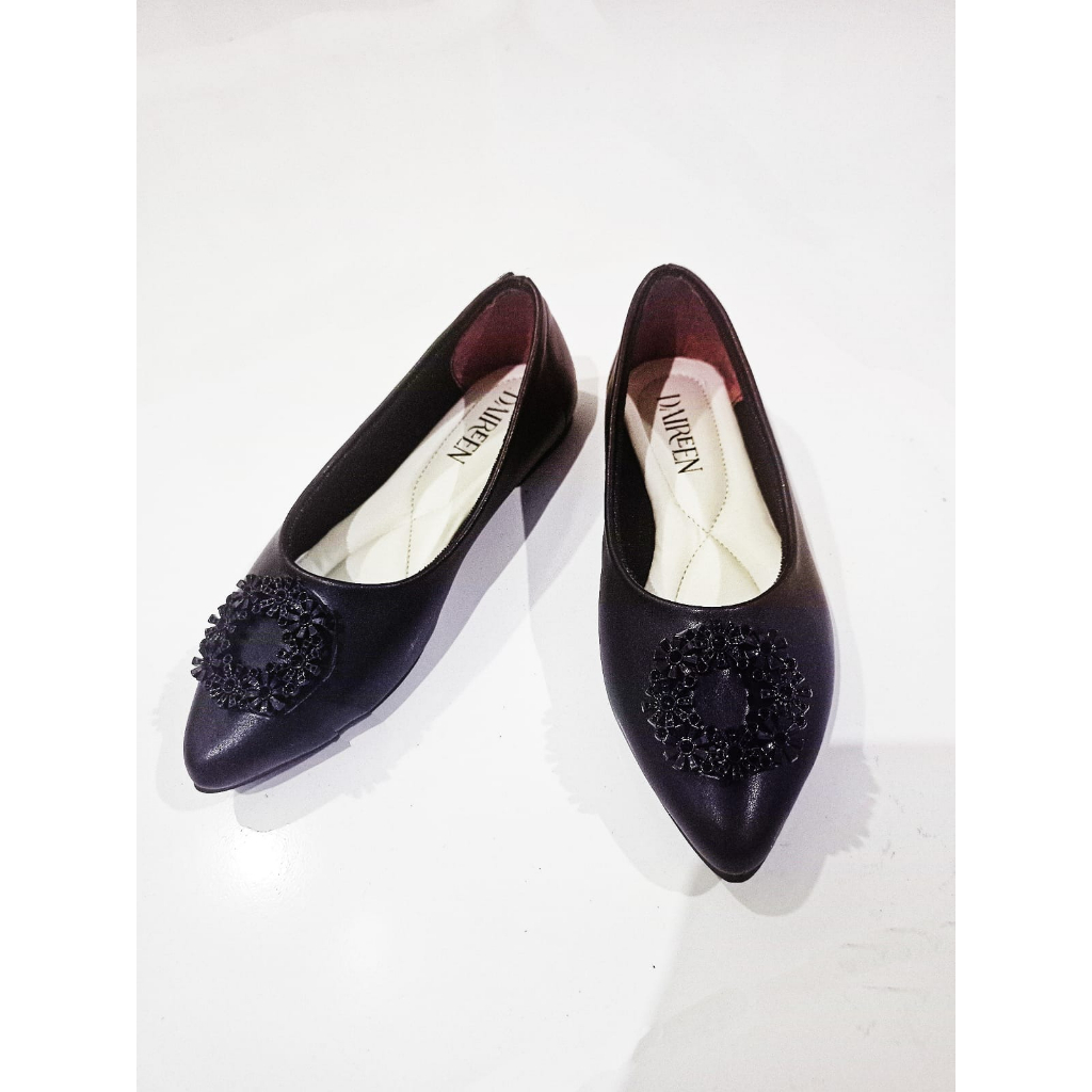 Daireen - sepatu wanita slip on flatshoes Utakata model terbaru 2023 warna hitam ukuran 37-43