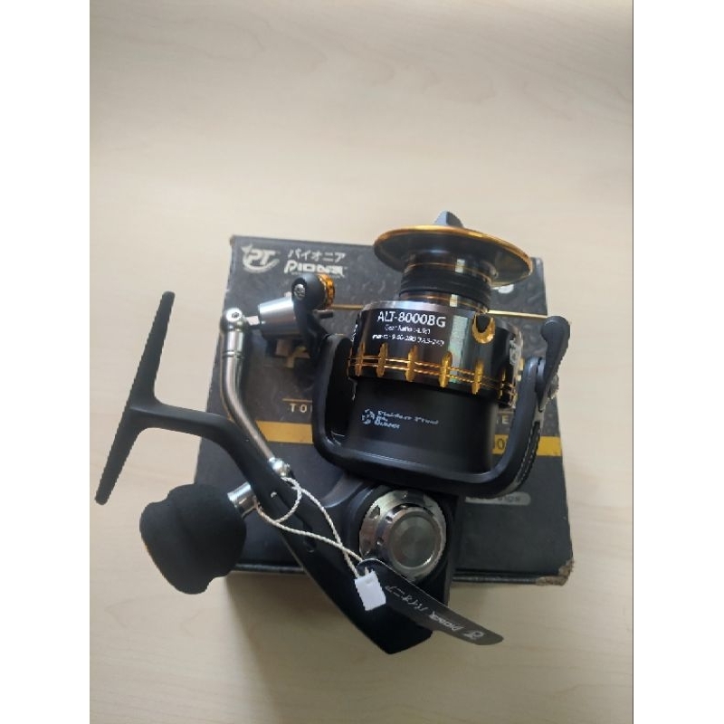 Reel Pioneer Altitude black gold 8000 BG