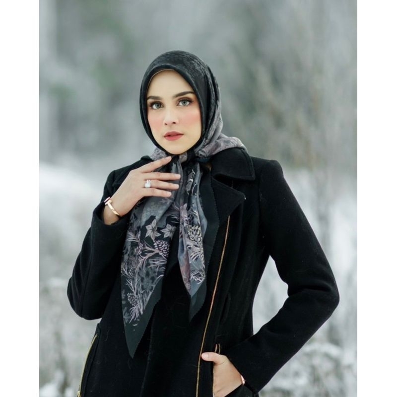 Preloved Buttonscarves disney frozen black