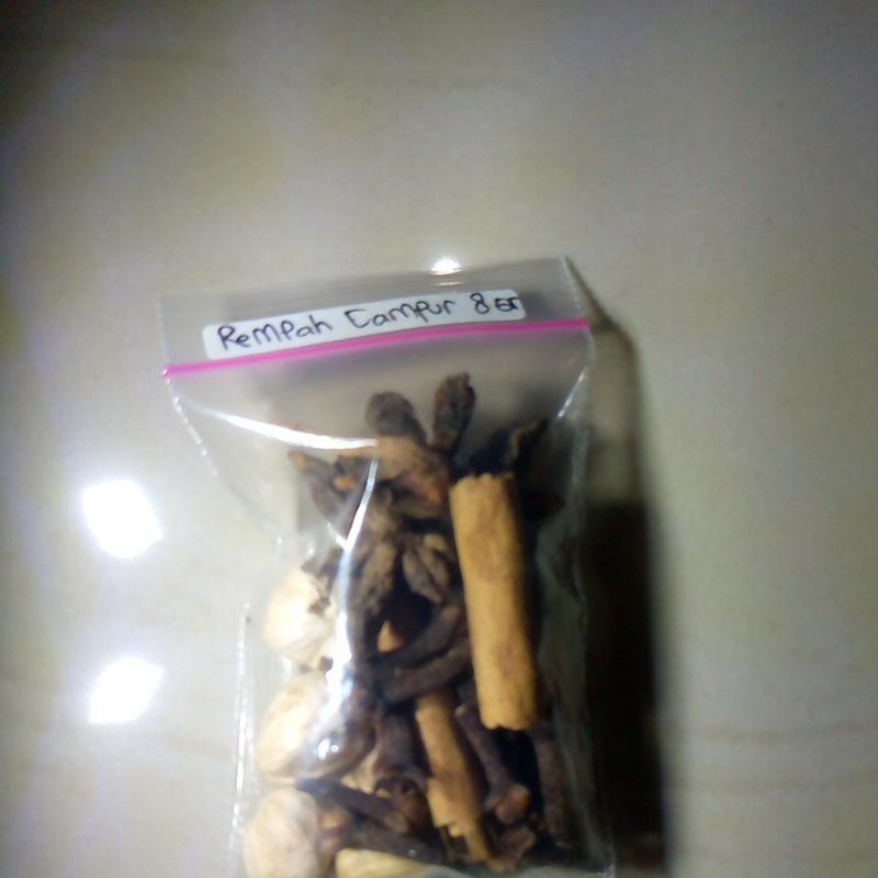 

bumbu rempah campur ( kapol ,cengkeh ,kayu manis ,bunga lawang )