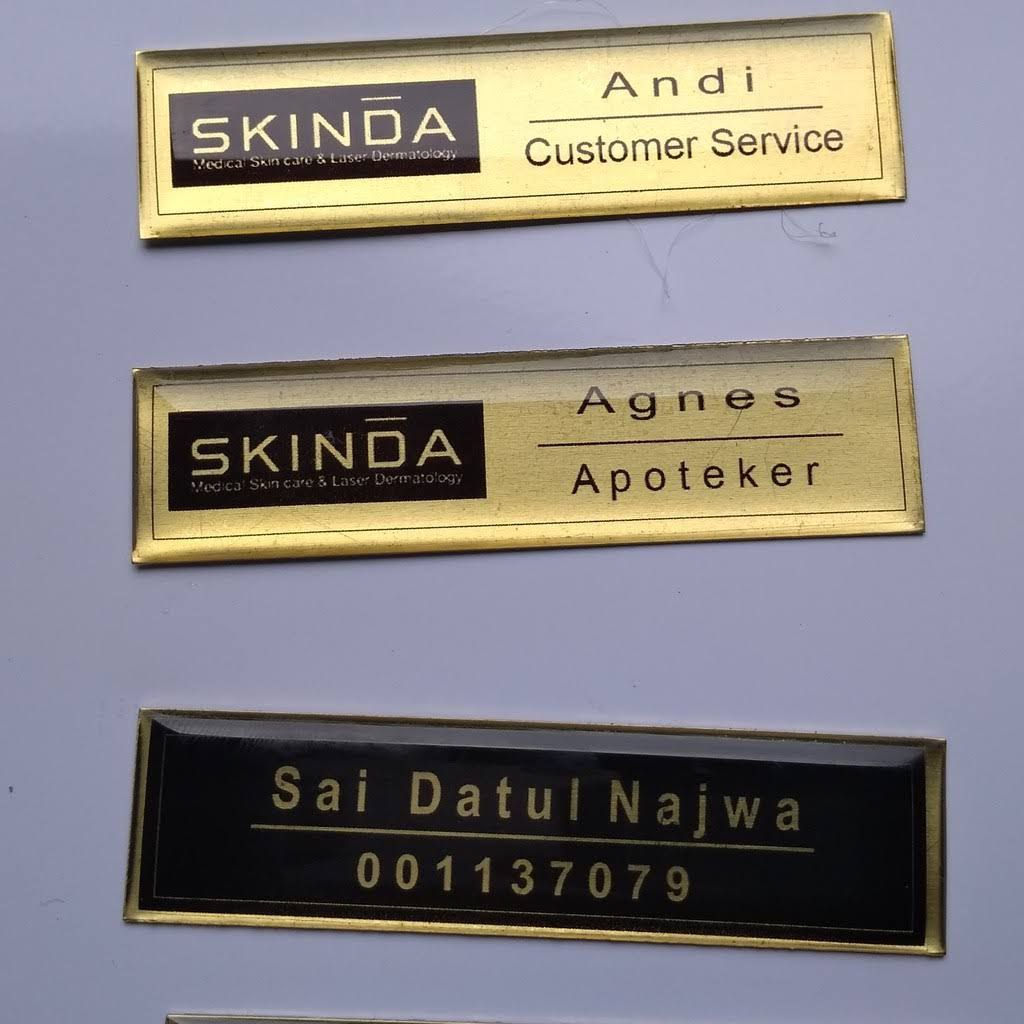 

PAPAN NAMA DADA CEMBUNG RESIN - NAME TAG AKRILIK GOLD / SILVER