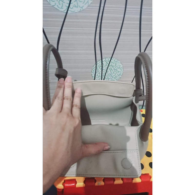 preloved tas CK ( charles & keith ) original evelyn warna beige