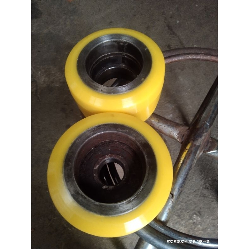 Ban forklift elektrik solid Toyota