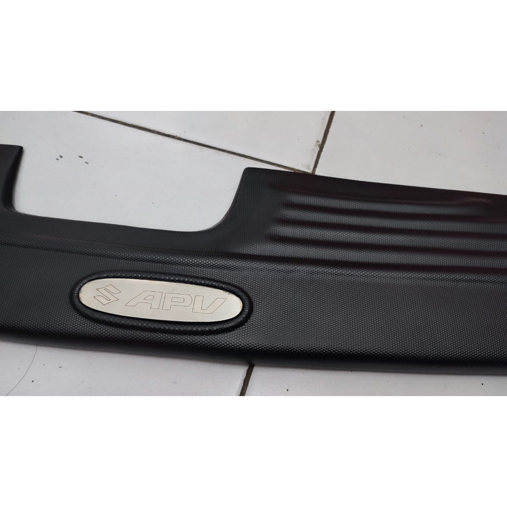 Sillplate Belakang Mobil APV Arena Hitam