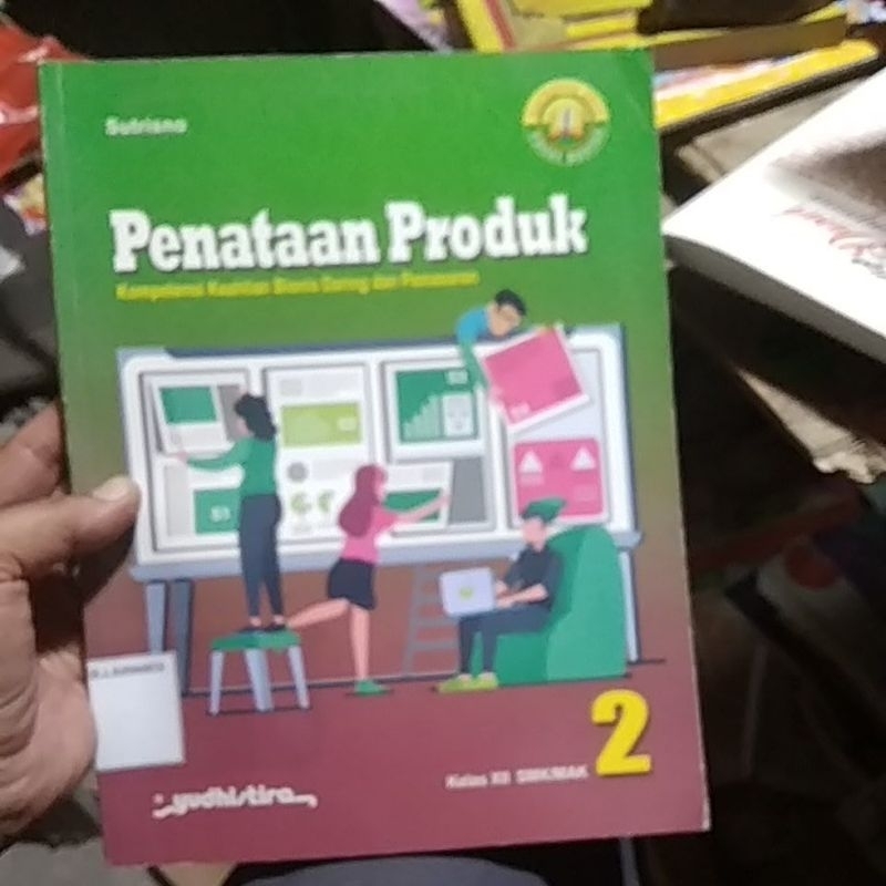 

penataan produk kelas XII SMK