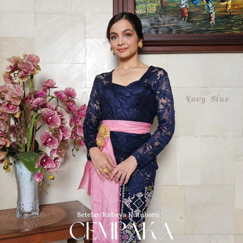 Setelan Kebaya Kutubaru Brokat Semifrance Metalic Glossy Lengan Panjang Cempaka