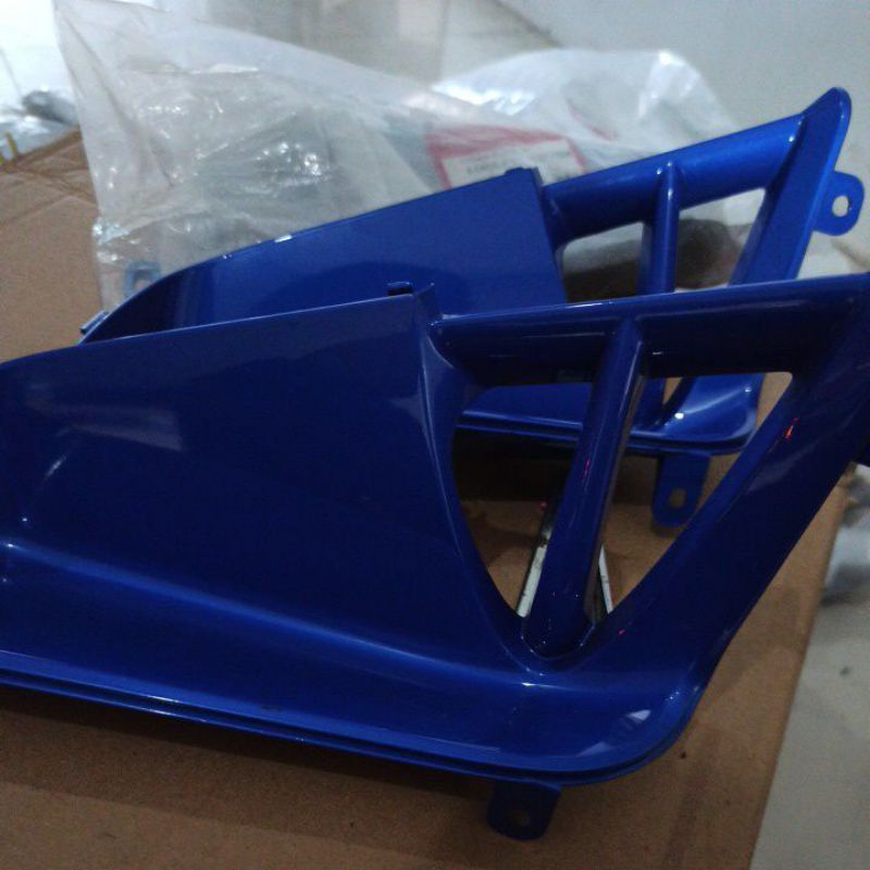 Louver L BIRU  ( Cover Sayap Tengah ) – Supra X 125 64405KVLN00 ORIGINAL AHM