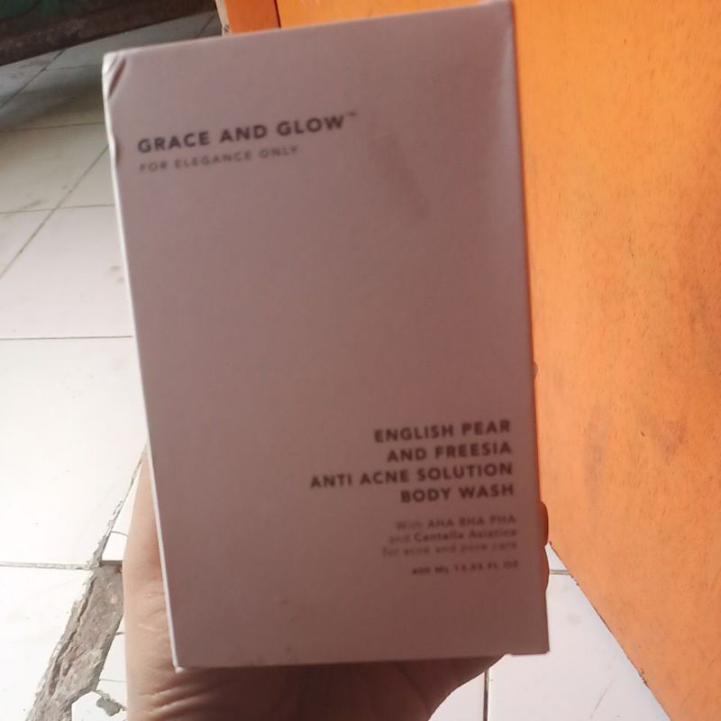 GRACE AND GLOW ENGLISH PEAR AND FREESIA ANTI ACNE SOLUTION BODY WASH