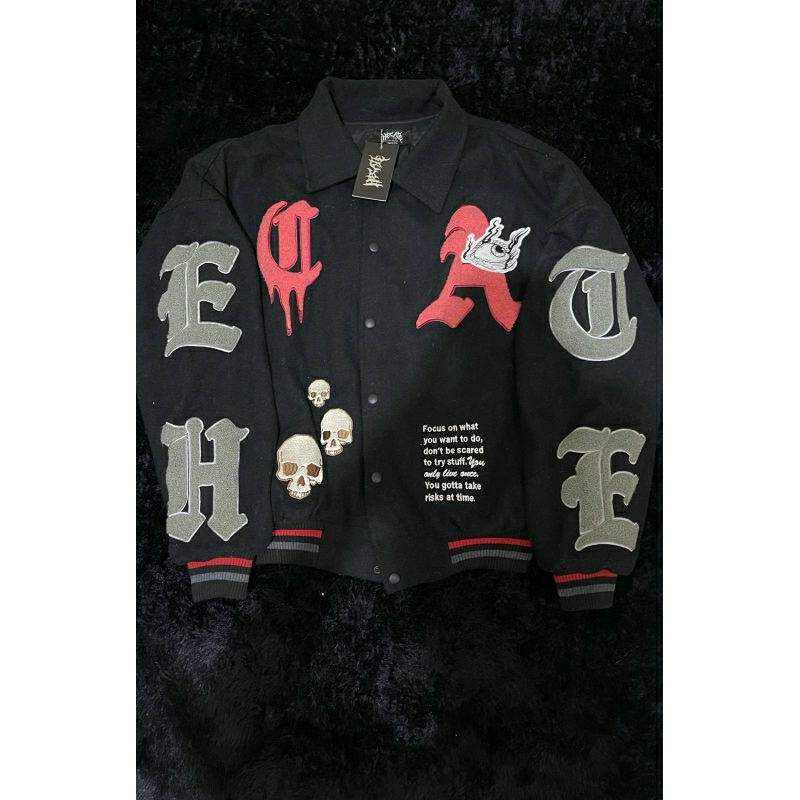 Varsity HECATE BCK T SKULL