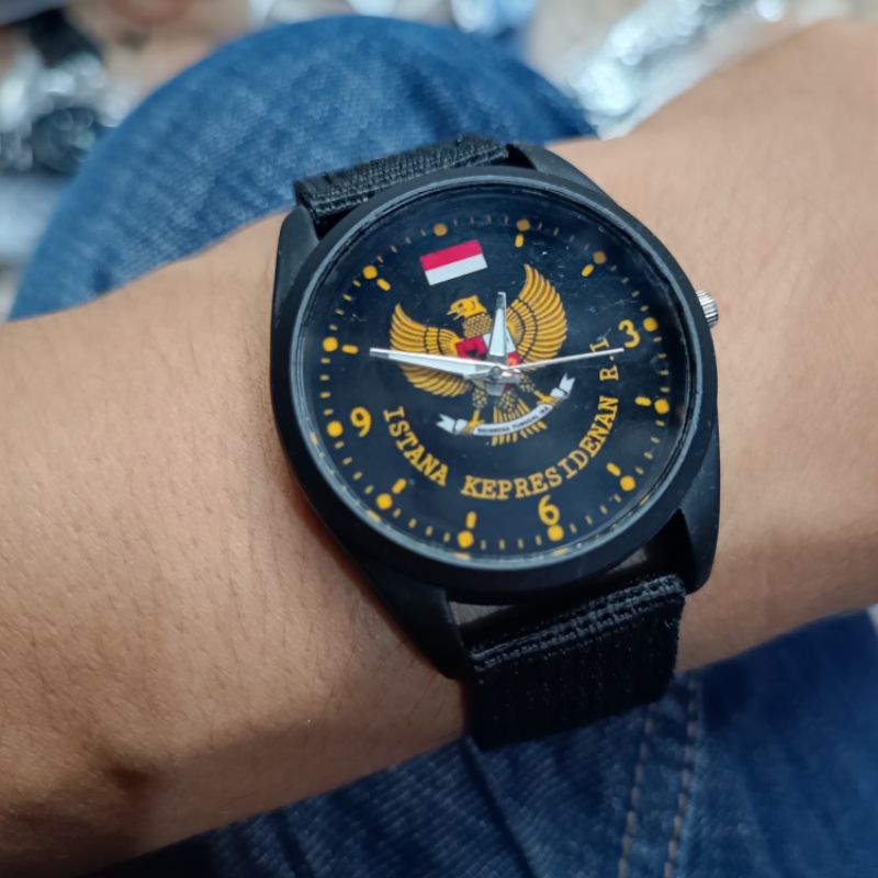 jam tangan pria tali kanvas logo garuda cindera mata istana