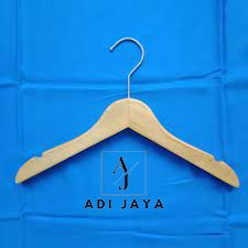 Hanger kayu nat dewasa natural partai besar