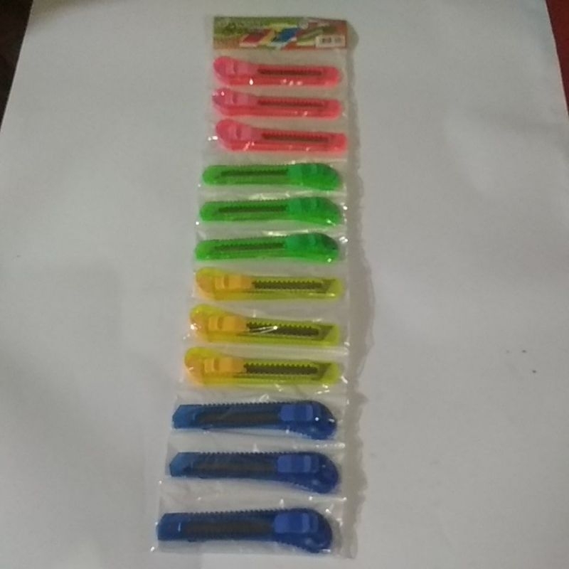 

Pisau Cutter Besar Transparan