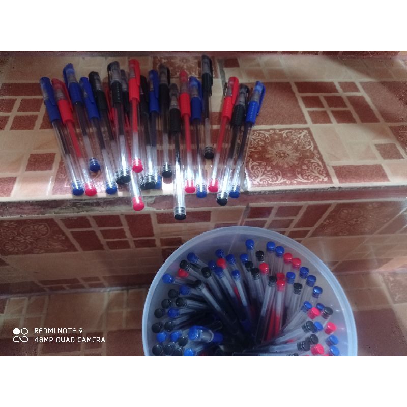 

PULPEN GEL WARNA BIRU HITAM MERAH