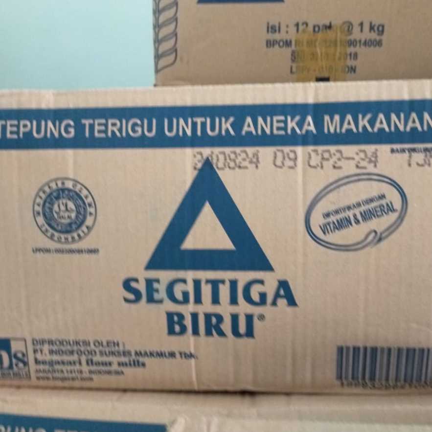 

Tepung Terigu Segitiga Biru 1kg DUS Ekonomis isi 12pcs GOSEND GRAB