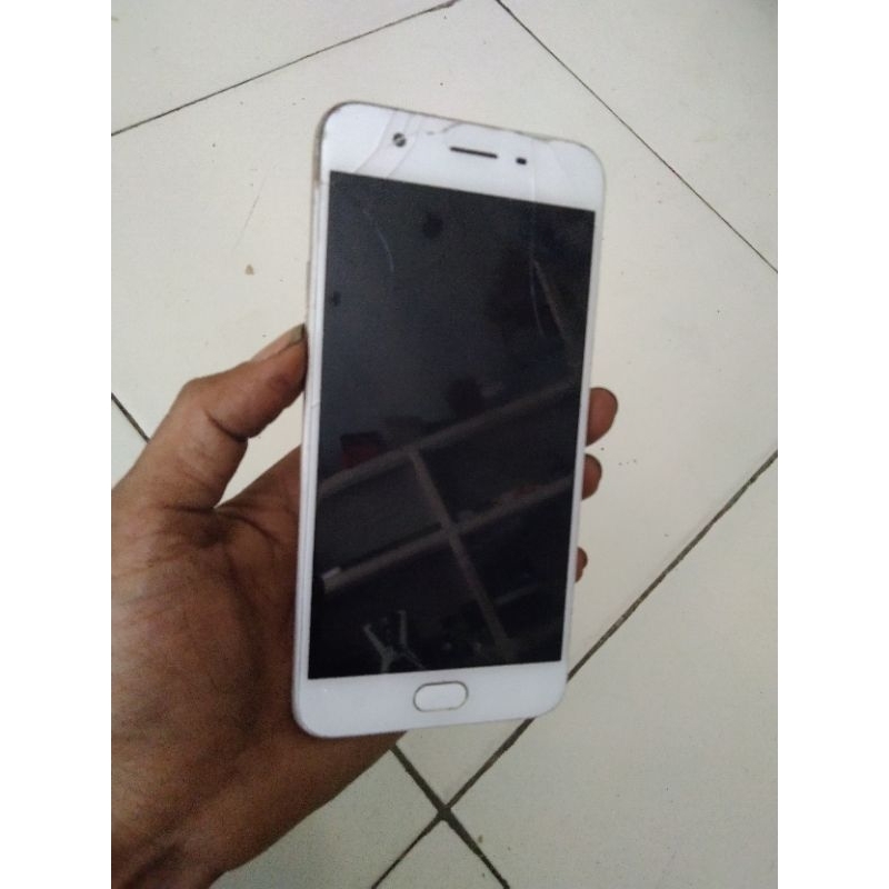 Hp Oppo a57 Ram 3/32 Minus Sesuai Gambar ya