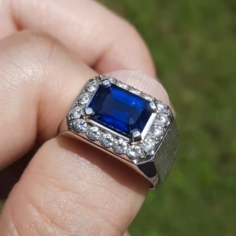 Natural Vivid Blue Sapphire Diamond Ring