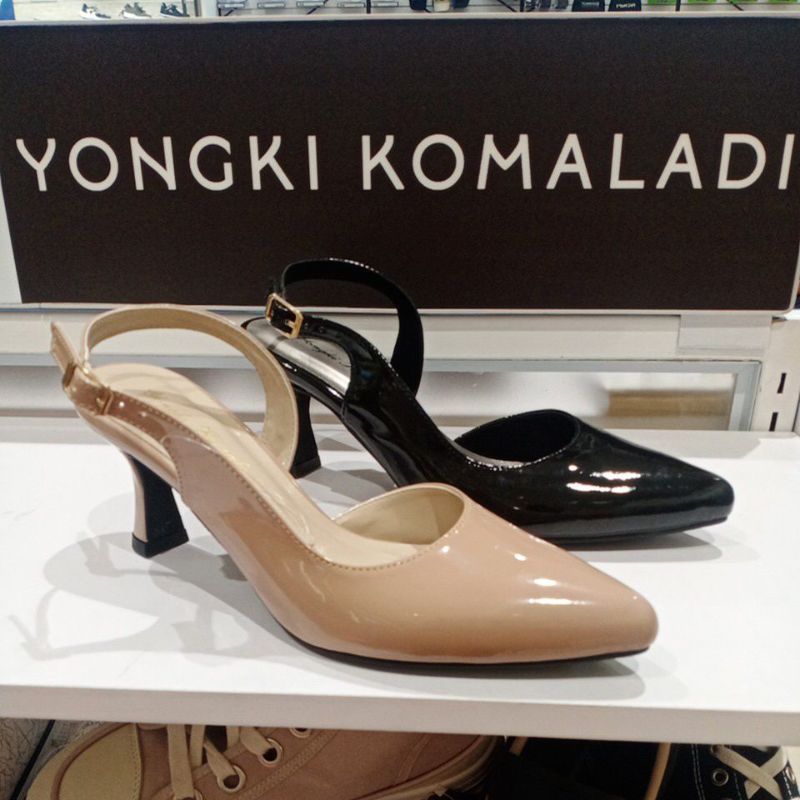 Sepatu high heels Yongki Komaladi