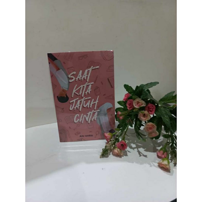 SAAT KITA JATUH CINTA -AIU AHRA-REPUBLIKA