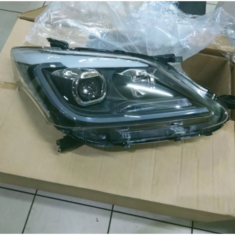headlamp / lampu depan innova 2012-2015