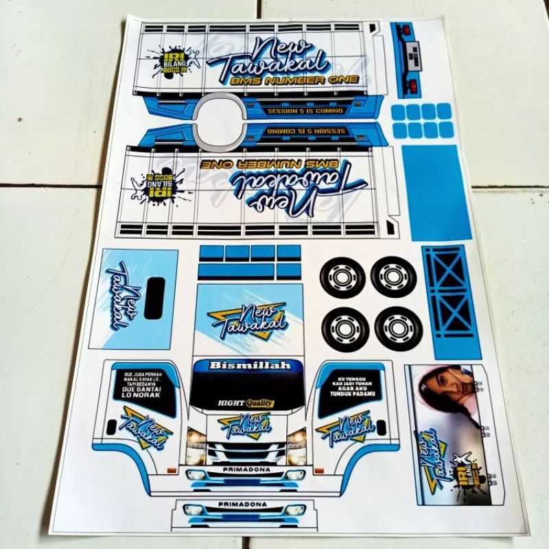lembaran stiker miniatur truk oleng