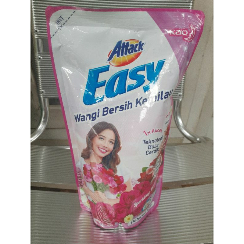 Easy Attack Deterjen Cair Sparkling Blossom