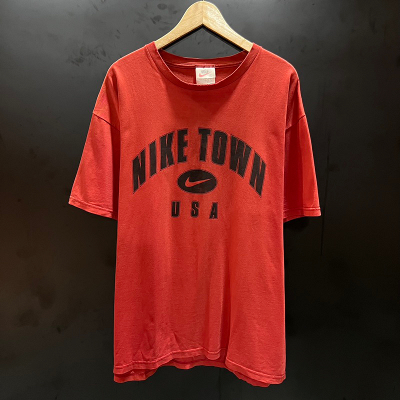 Vintage 90s Nike Town Spellout Swoosh Logo Athletic T-Shirt