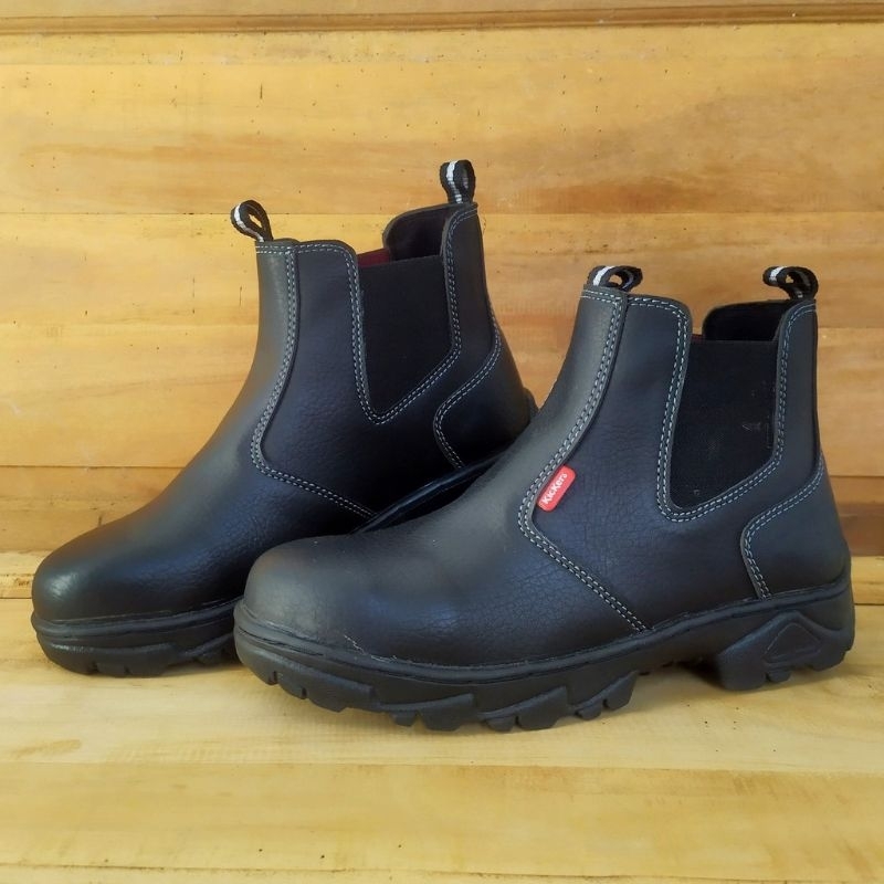 sepatu safety boots ujung besi pria , dan sepatu septy untuk kerja lapangan proyek