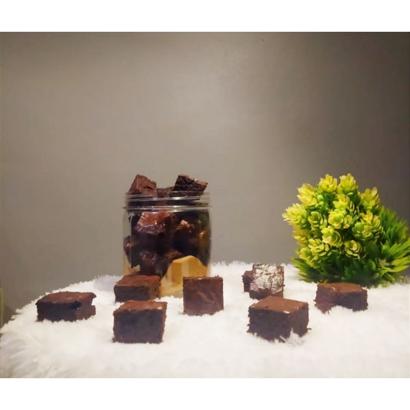 

Brownies Bite / fudgy brownies / brownies melted / brownies premium
