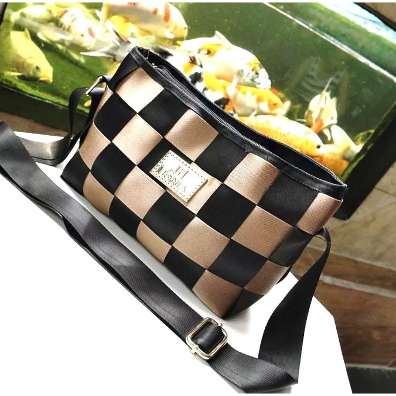 EMRi tas selempang Lisban anyam