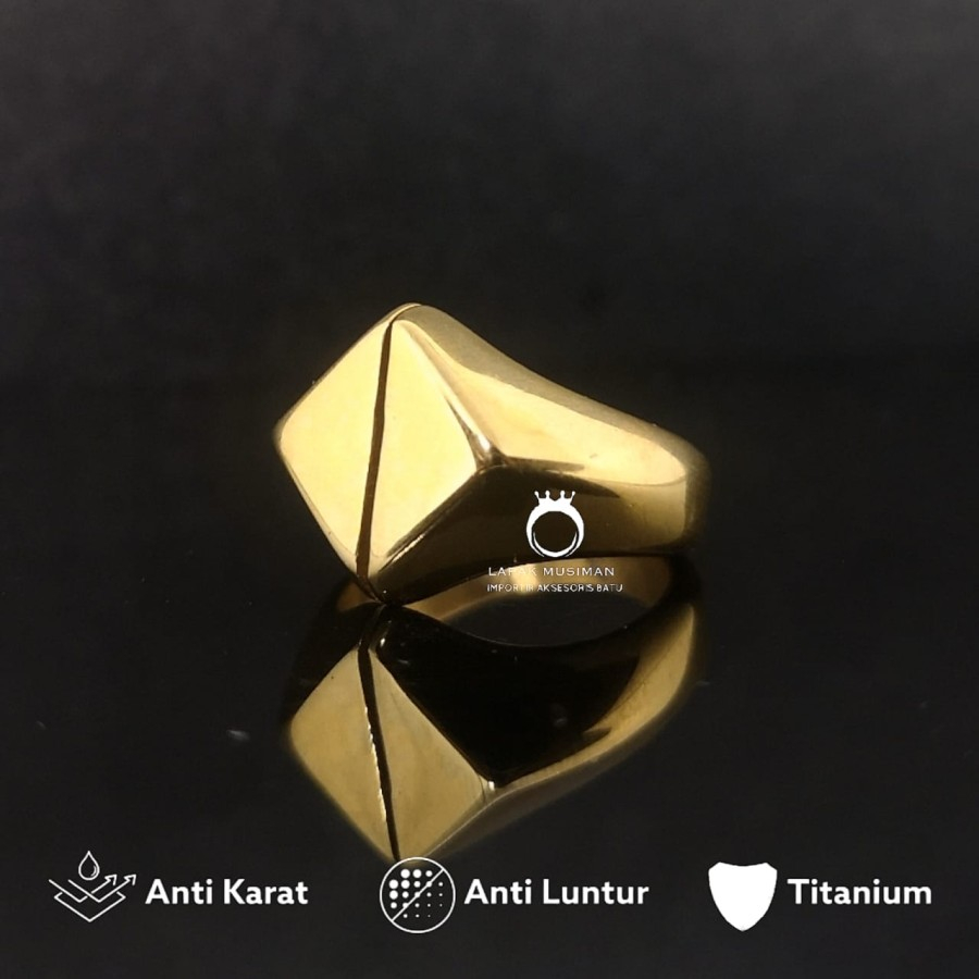 Cincin Pria Titanium Anti Karat Karakter Gold Polos