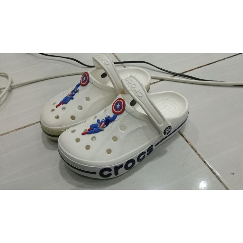 Sendal Crocs original defect