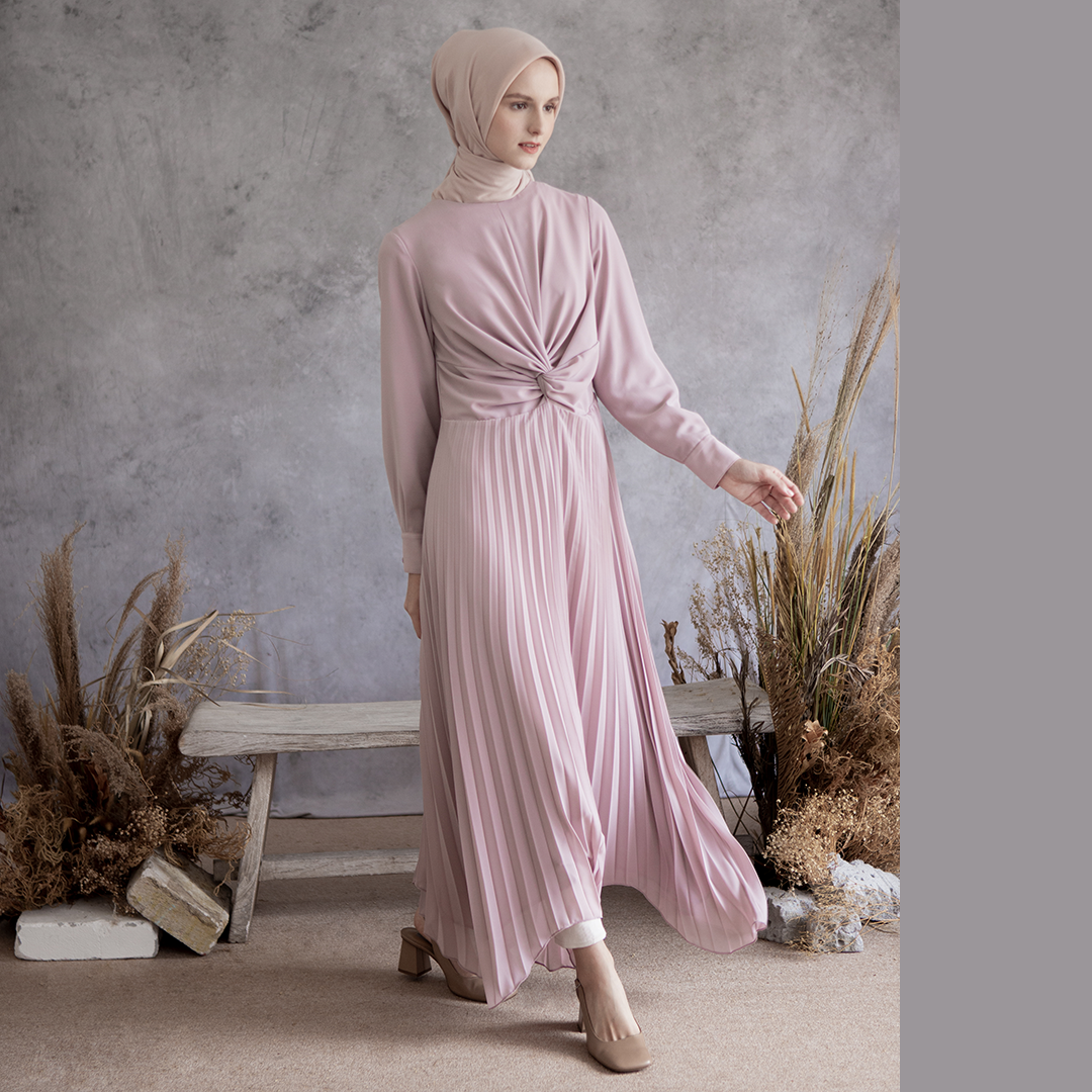 Hening by Aska Label - Dress wanita gamis Muslim plisket lengan panjang elegan feminime warna grey, blush pink, lilac, beige coksu