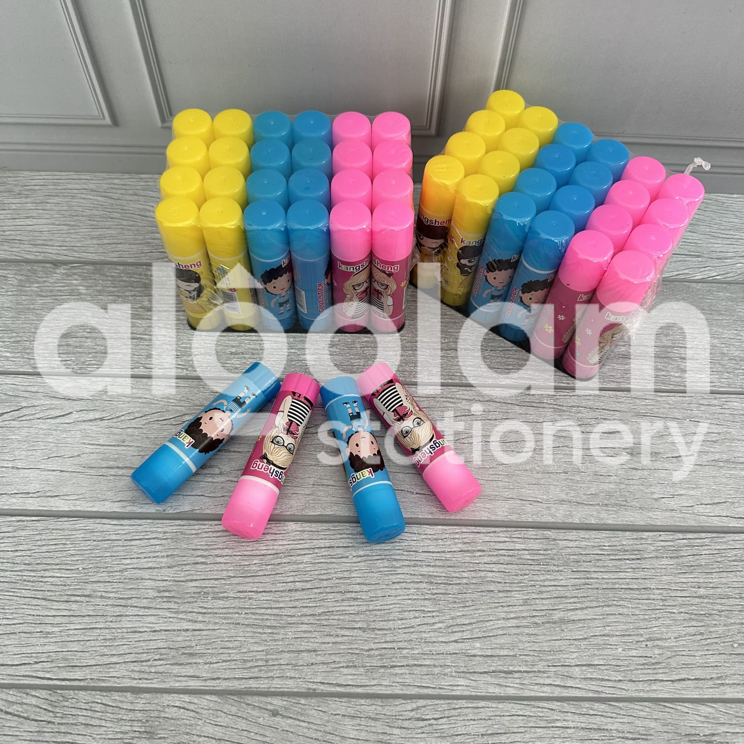 

SATU PACK ( 24 PCS x 10 Gram ) Glue Stick Lem Stik Murah Karakter Animasi Kecil 10Gram