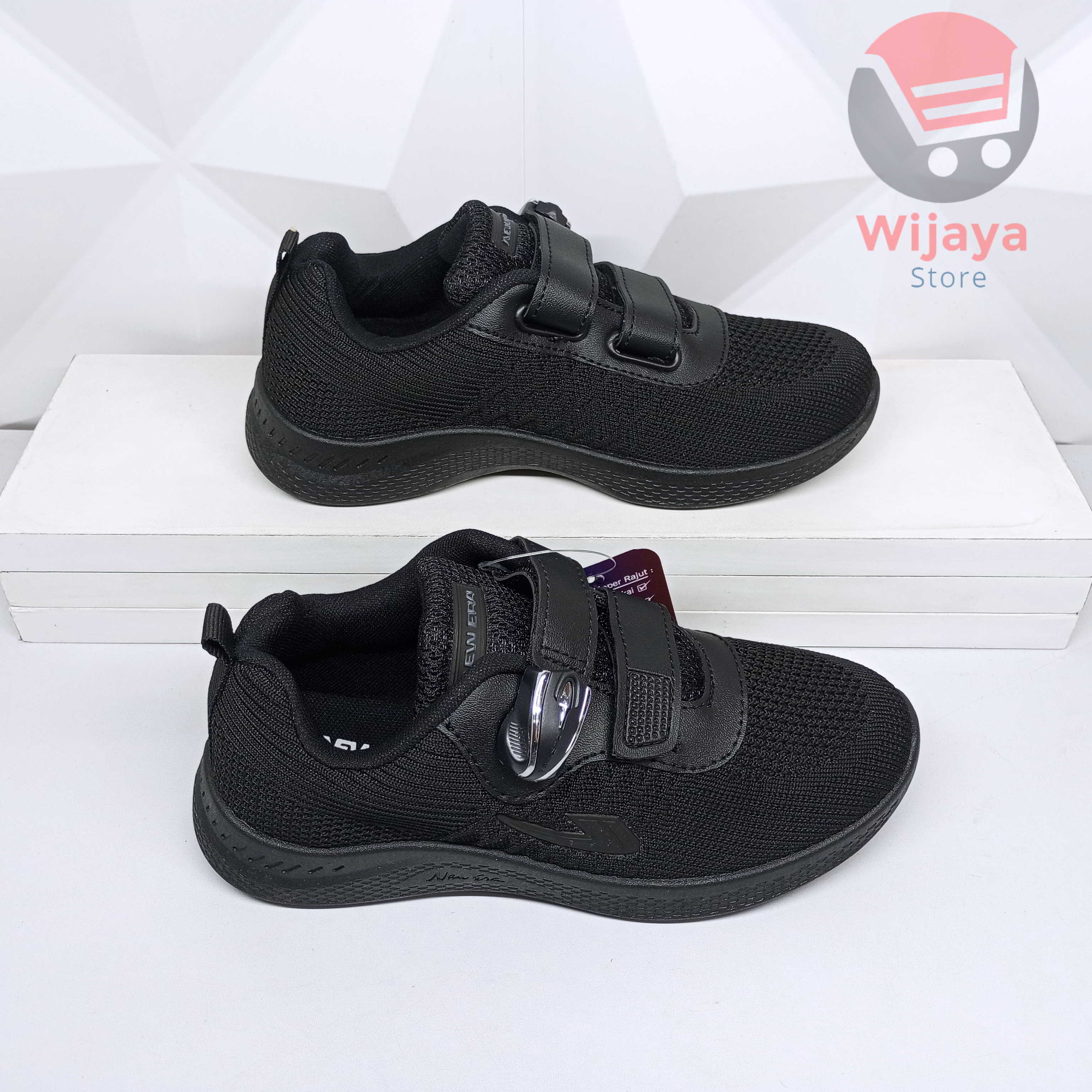 Sepatu Sekolah Anak New Era 33-36 Desain Sneaker Hitam Polos Putih dengan Strap Velcro dan Magnet yang Praktis CINDY CRISTAL MAGNETI ROSA MAGNUM ALISA