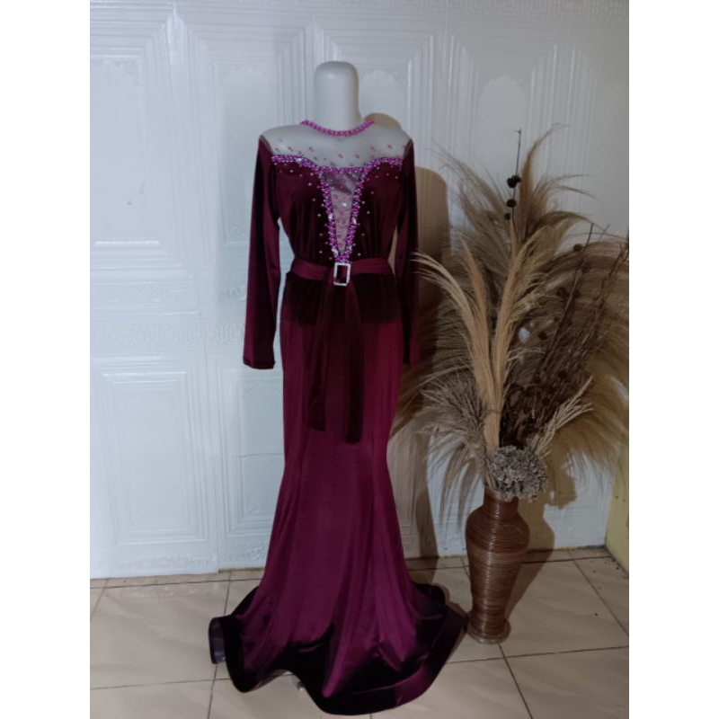 gaun bludru gaun nyanyi