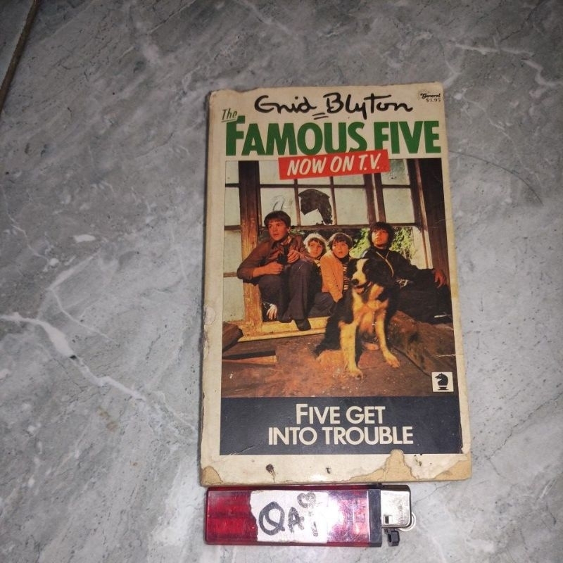 

Buku Novel Vintage The Famous Five Enid Blyton Now on TV Five Get into Trouble vtg