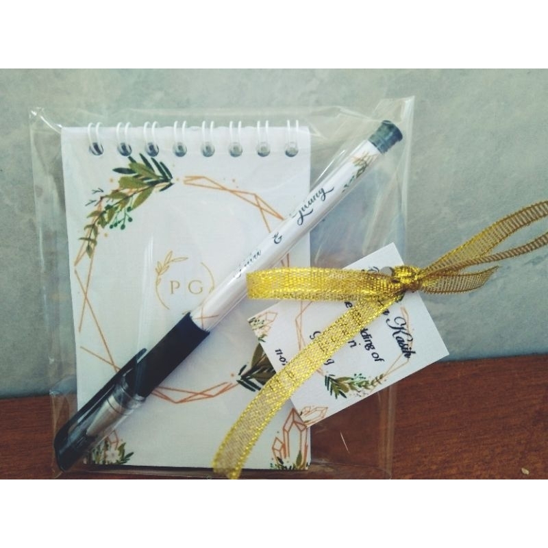 

Paket Souvenir Custom #terlaris #termurah #terbagus (include kartu ucapan+plastik souvenir cantik)