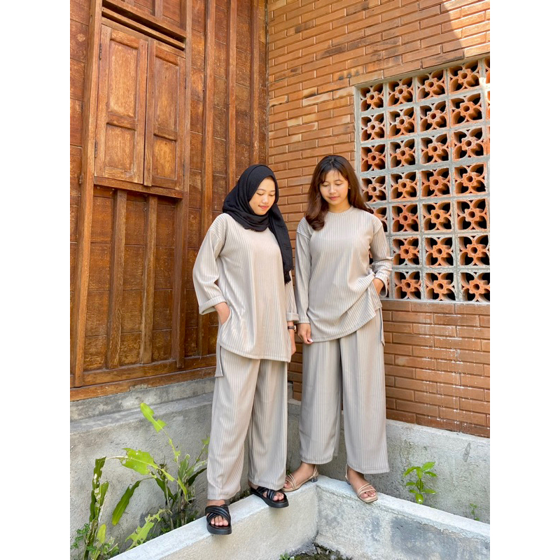 SAFEEA ONE SET OVERSIZE KNIT HORNET BY HAGIA | setelan baju &amp; celana lengan panjang winter muslim motif polos Polos versi busui dan non busui