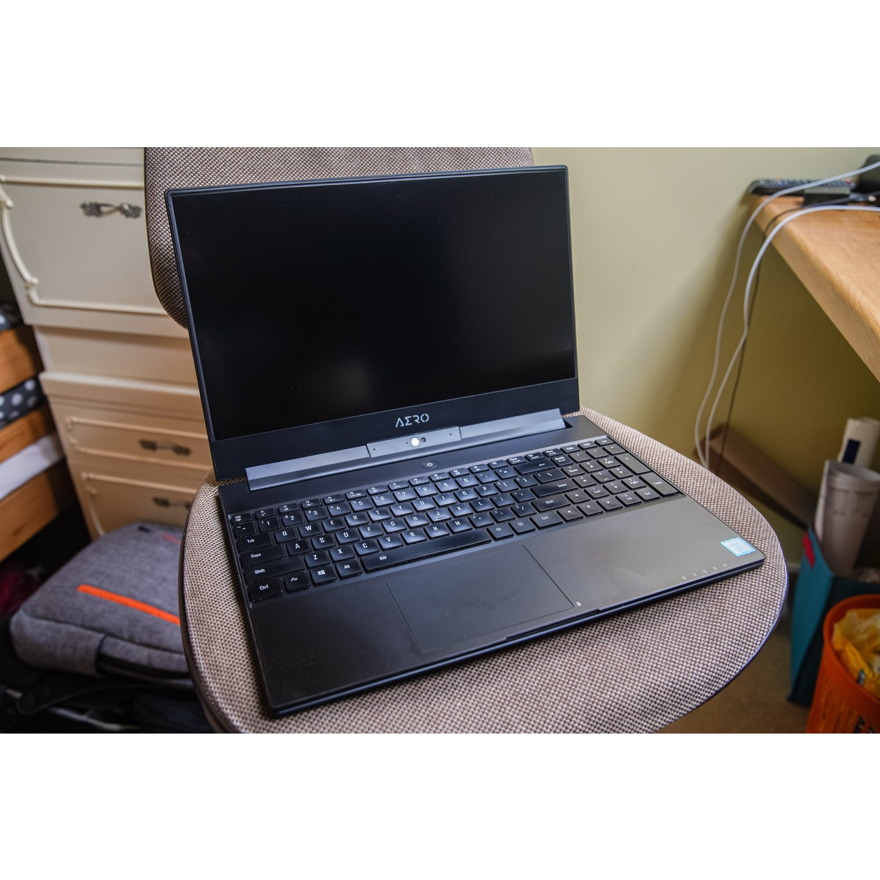 Laptop GIGABYTE AERO 15x v8 KONDISI SEMPURNA 