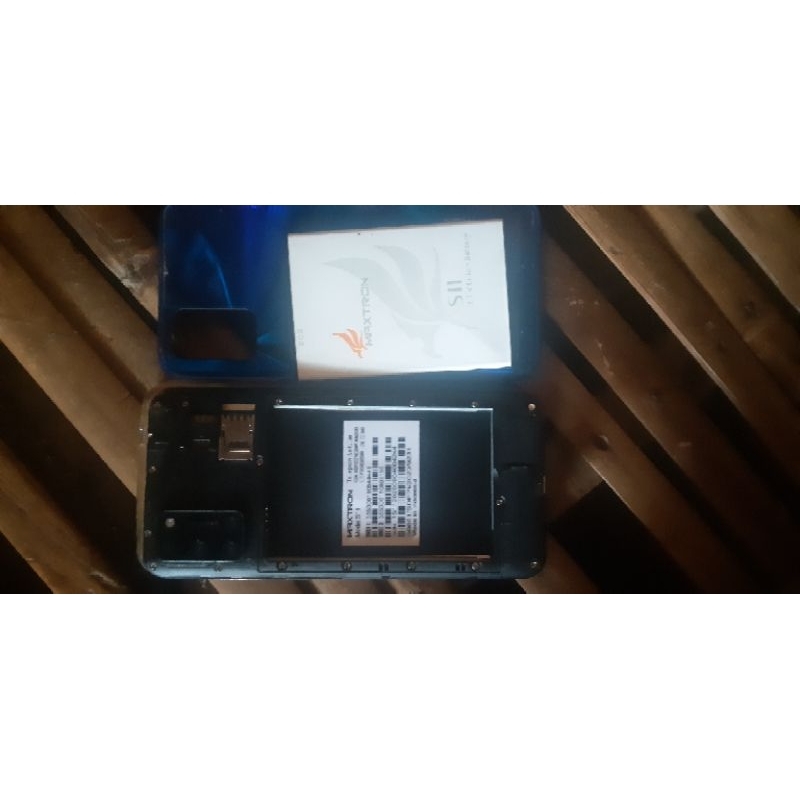 Maxtron s11 minus lcd