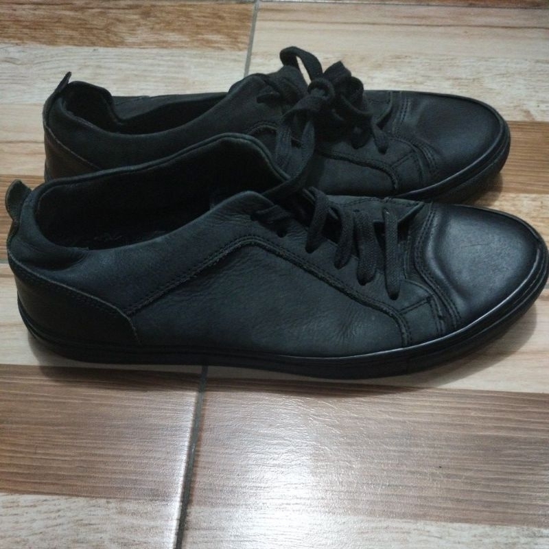 SEPATU ANTONY MORATO