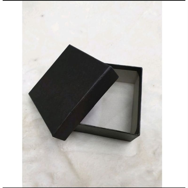 

Box Kotak Kado Kosong Serba Guna / Ikat Pinggang