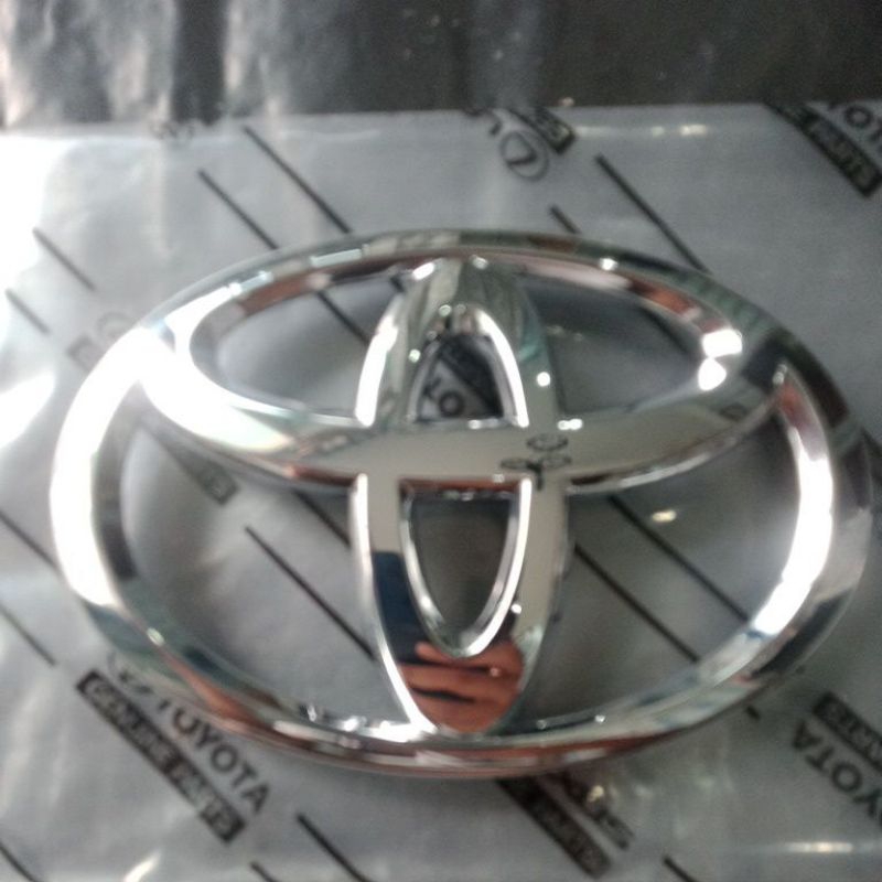EMBLEM LOGO TOYOTA YARIS ORIGINAL