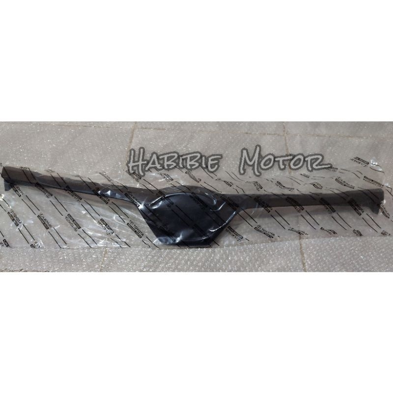 MOULDING GRILLE UPPER AGYA LIS KAP MESIN MOBIL AGYA FACELIFT TAHUN 2020 2021 2022 Original