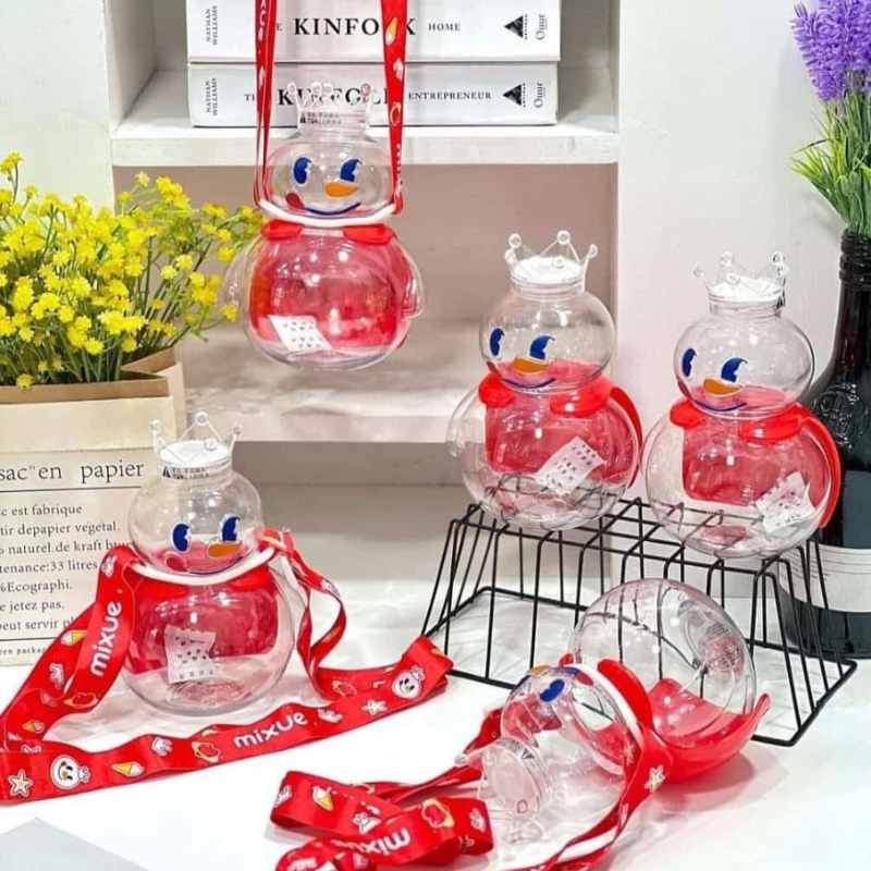 Botol Minum Mixue Snow King Viral 700ml Free Tali / Wadah Tempat Penyimpanan Air Bentuk Boneka Salju JM