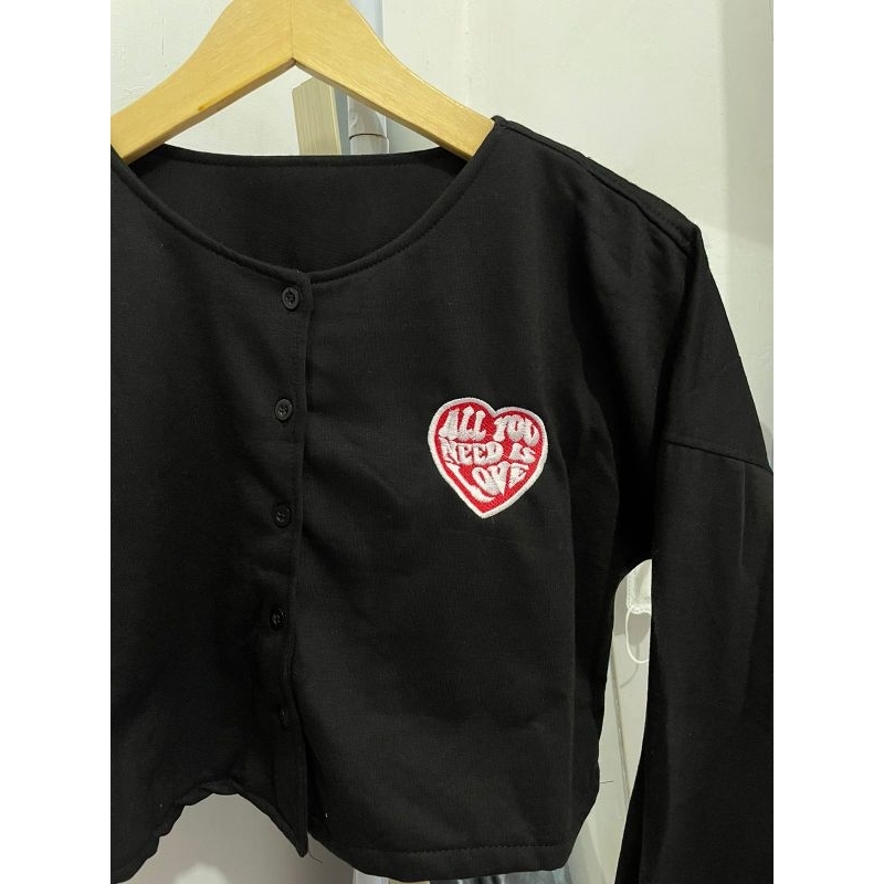 Cardigan Crop bordir All You Need Is Love
