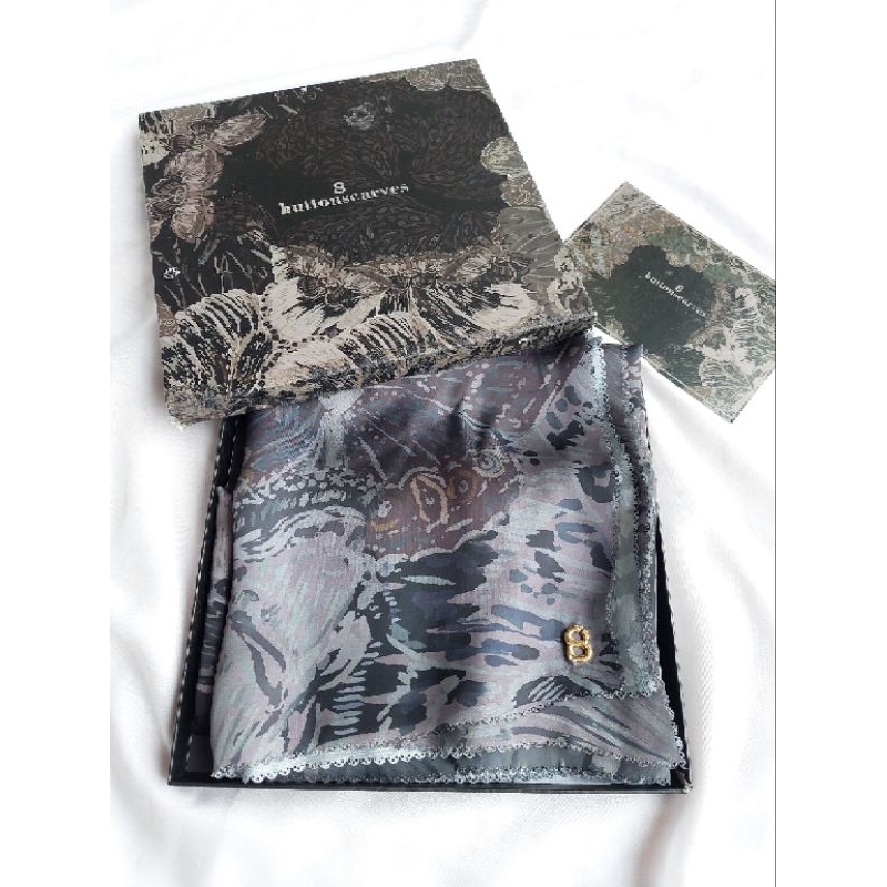 preloved the farsha series buttonscarves pl SATIN SQUARE